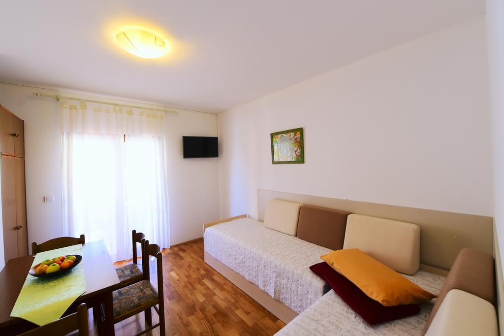 Apartments Zdjelar Porec Esterno foto