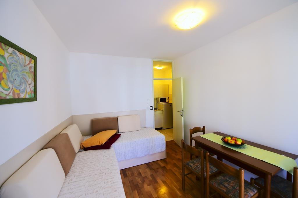 Apartments Zdjelar Porec Esterno foto
