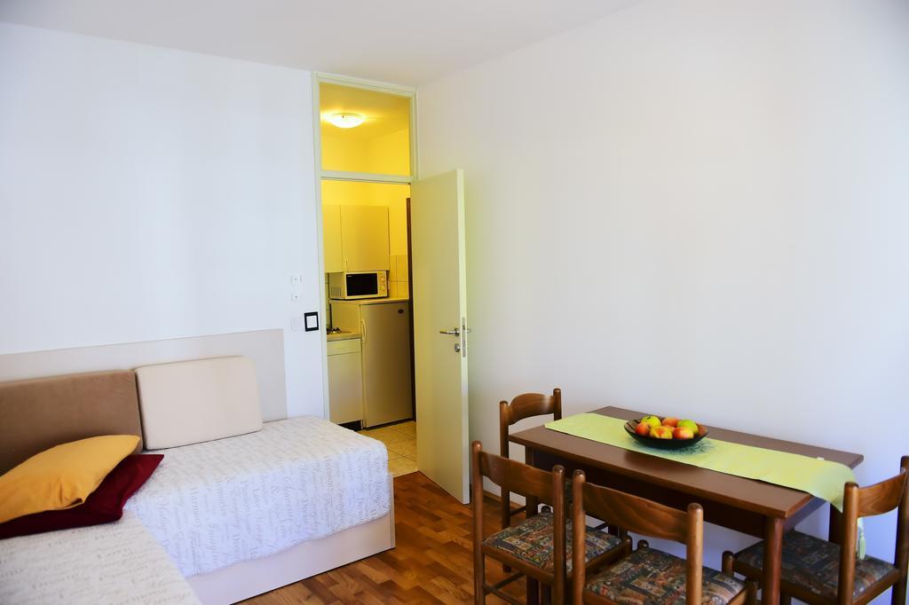 Apartments Zdjelar Porec Esterno foto