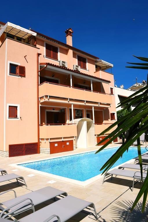 Apartments Zdjelar Porec Esterno foto