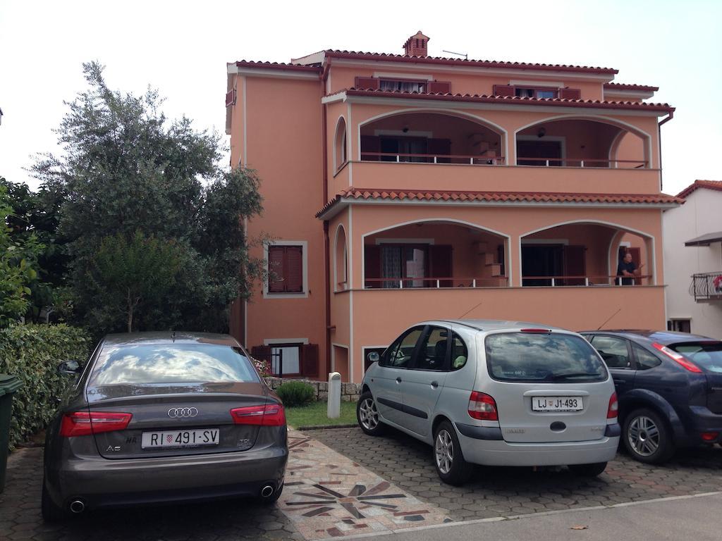 Apartments Zdjelar Porec Esterno foto