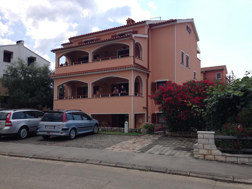 Apartments Zdjelar Porec Esterno foto